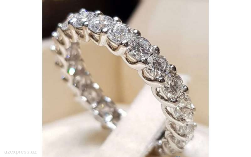 Женское кольцо серебряного цвета с искусственным фианитом (GB-0019329) Bakıda